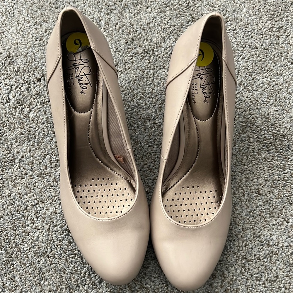 Life Stride Nude Heels